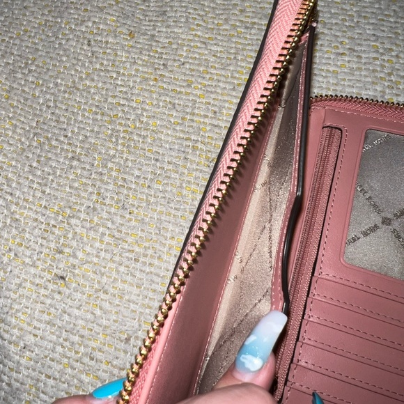 Michael Kors Wallet - Picture 6 of 7